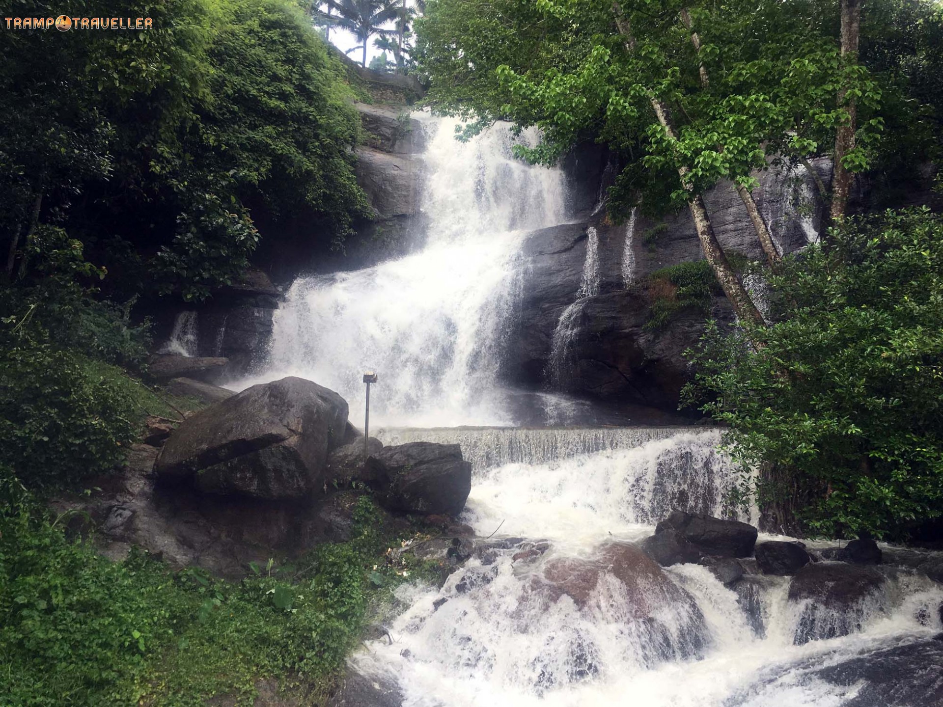 Aruvikkal Waterfall Pampakuda