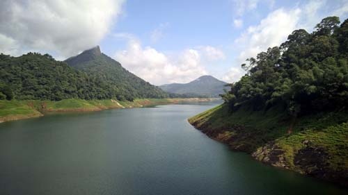 ഇടമലയാര്‍ ഡാം കാഴ്ച്ച