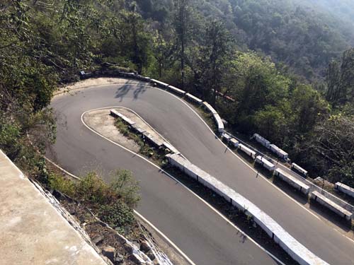 കൊല്ലിമലയിലേക്കുള്ള ഹെയര്‍പിന്‍ വഴി