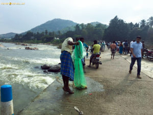 krishnagiri dam fishing rush view