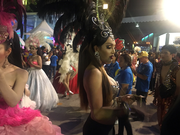 അല്‍കസാസര്‍ കാബറെ കലാകാരികള്‍