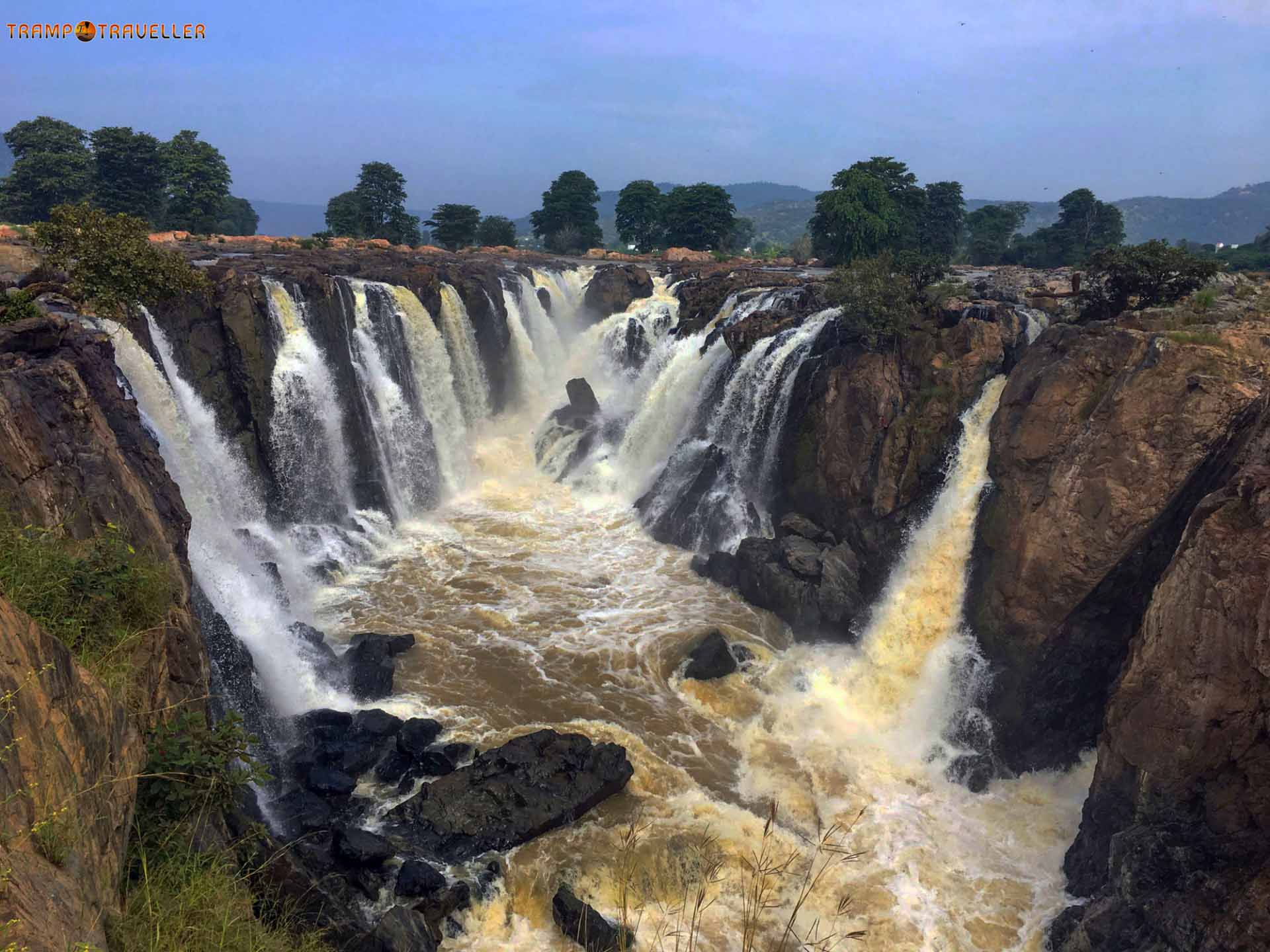 Hogenakkal waterfalls